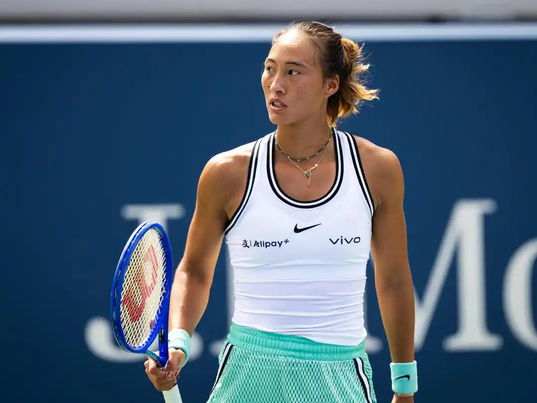 Zheng Qinwen Channels Another 0-5 Comeback, Stuns Swiatek to Reach US Open Quarterfinals